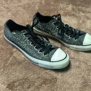 LIKE NEW, Converse Sneakers